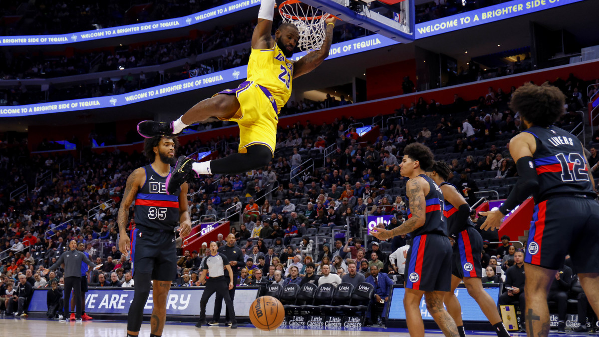 Los Angeles Lakers forward LeBron James dunks on Detroit Pistons forward Marvin Bagley III.