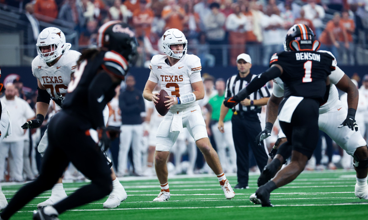 Texas quarterback Quinn Ewers looks to pass in the Big 12 title game