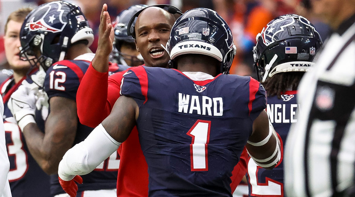 DeMeco Ryans celebrates with Jimmie Ward on the Texans’ sideline