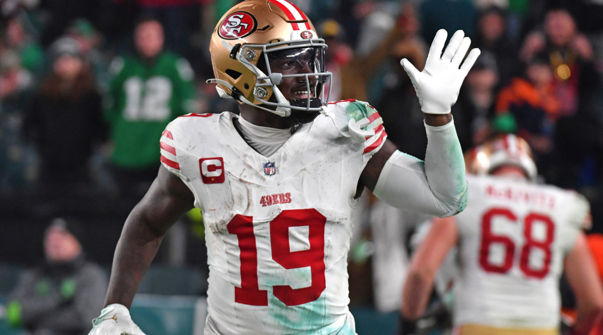 San Francisco 49ers wide receiver Deebo Samuel (19) waves goodbye to the Philadelphia Eagles fans after scoring a touchdown.
