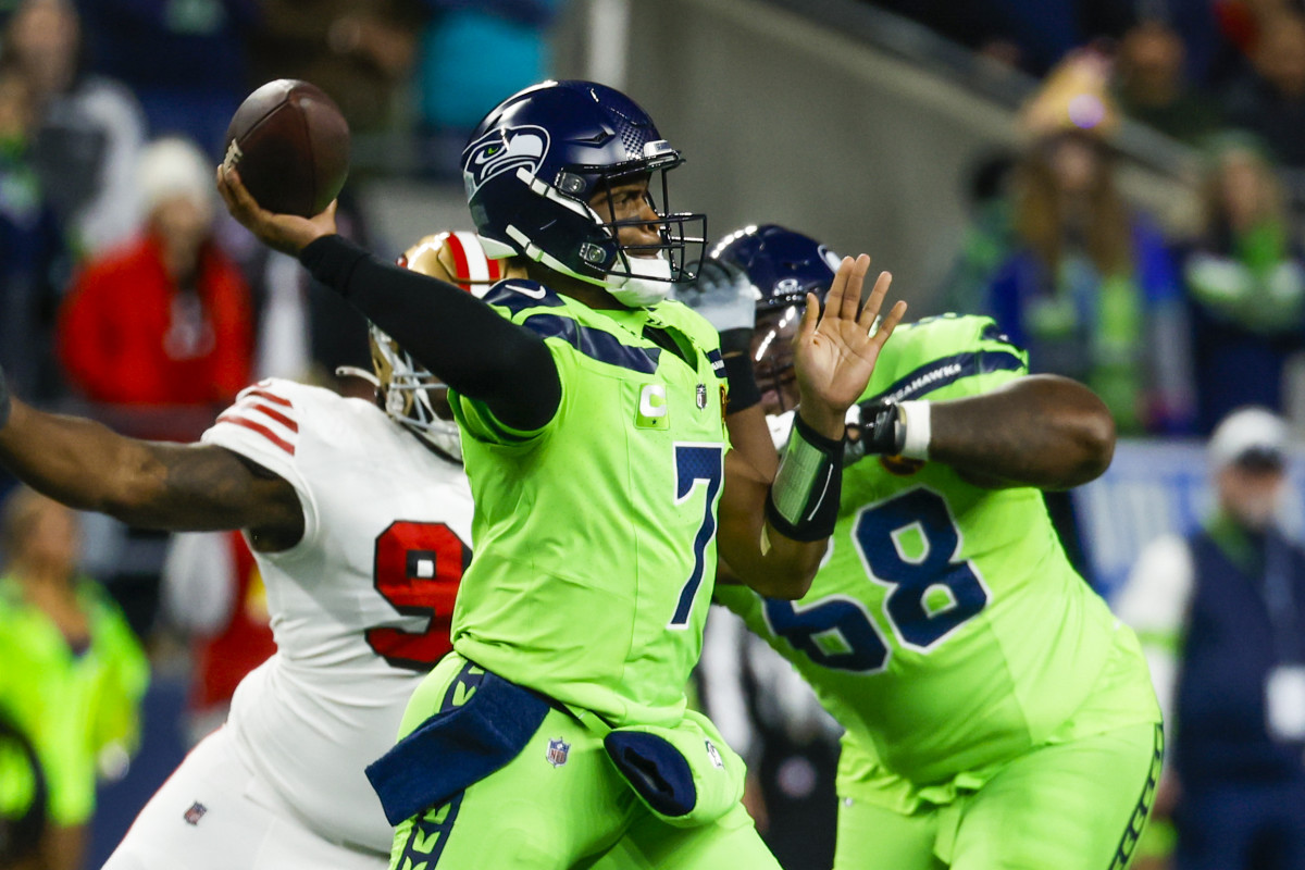 Seattle Seahawks quarterback Geno Smith (7) passes against the San Francisco 49ers during the first quarter at Lumen Field.