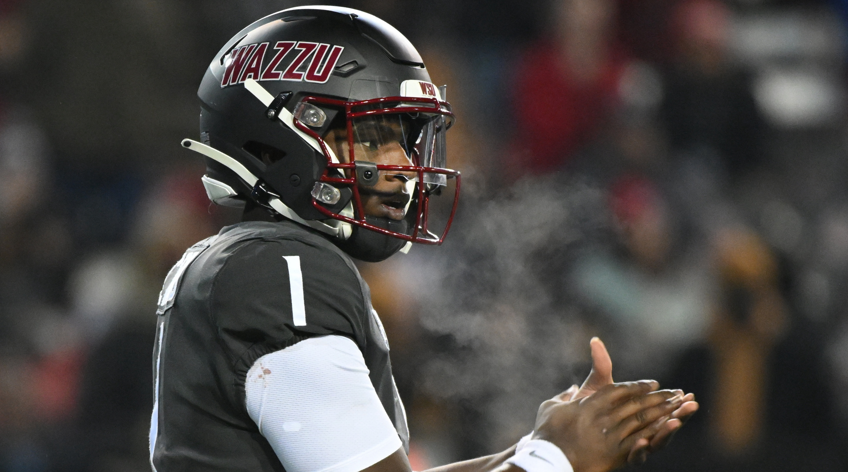 Washington State Cougars quarterback Cameron Ward 