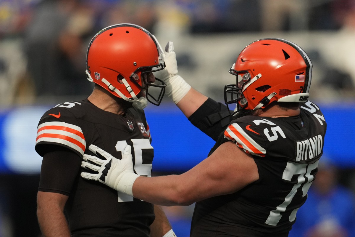 leveland Browns quarterback Joe Flacco (15) celebrates with guard Joel Bitonio (75) after a touchdown against the Los Angeles Rams in the first half at SoFi Stadium. Credit: Kirby Lee-USA