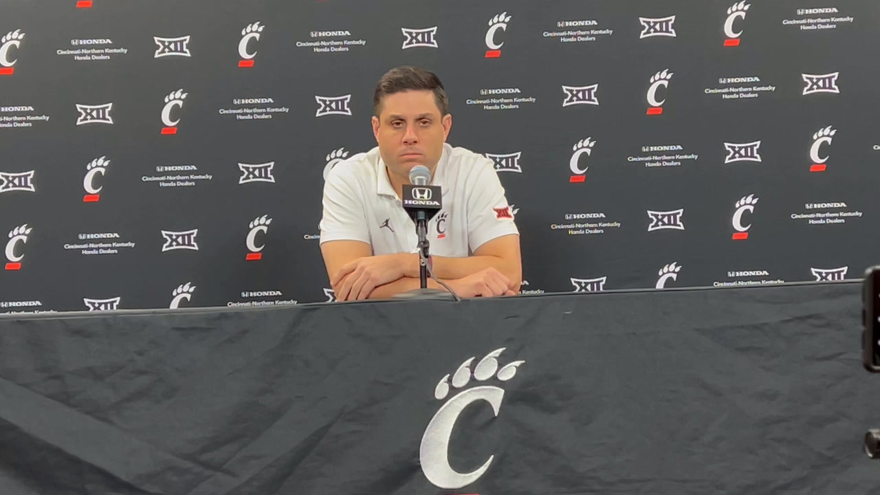 Cincinnati Bearcats Head Coach Watch Wes Miller Dives Into Third