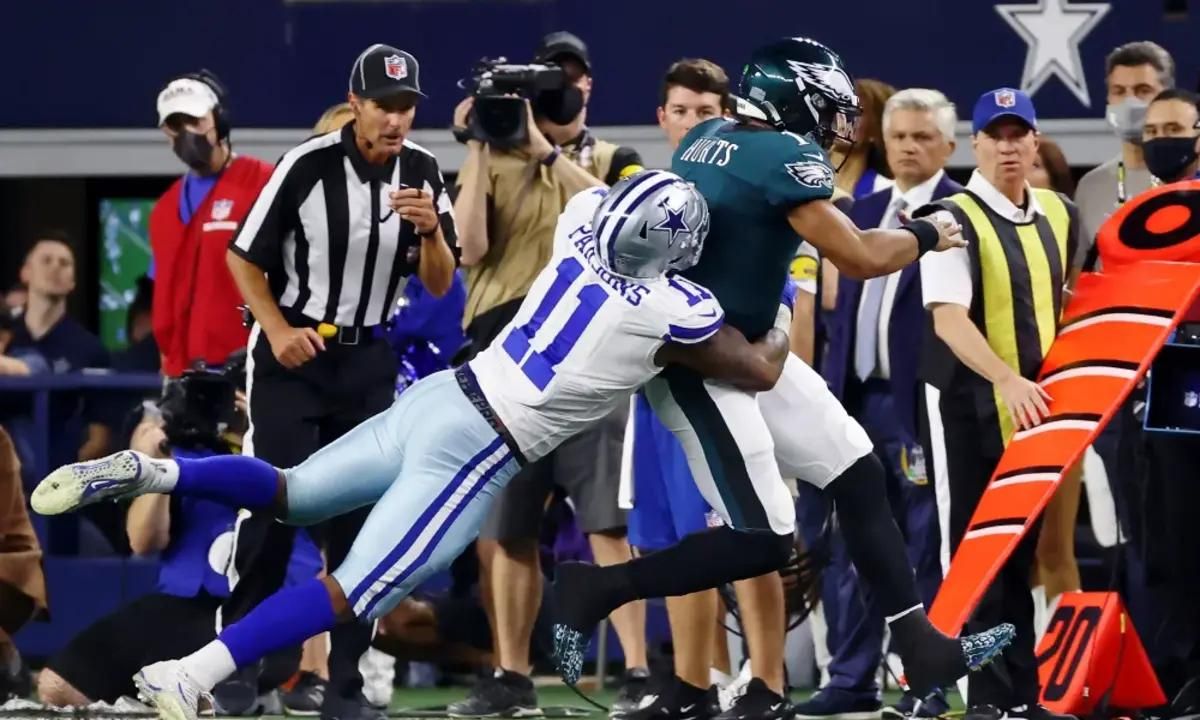 Cowboys EDGE Micah Parsons takes down Philadelphia Eagles QB Jalen Hurts.