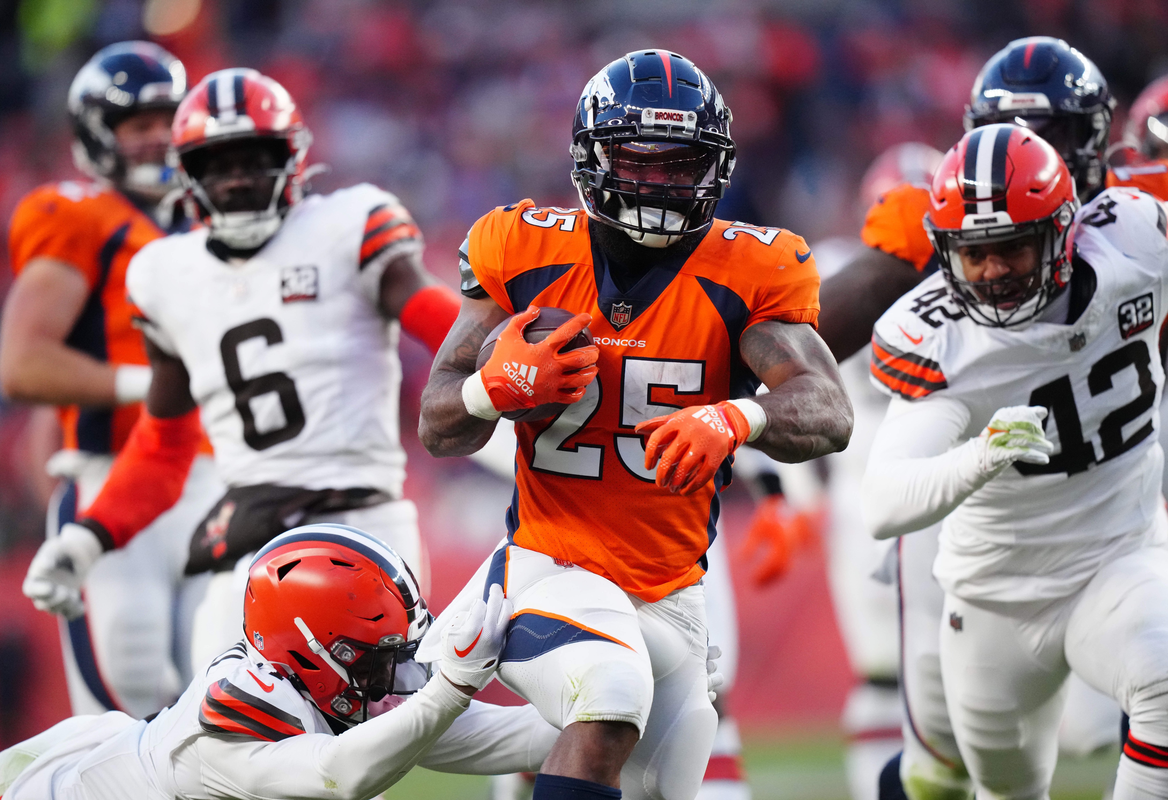 Nov 26, 2023; Denver, Colorado, USA; Denver Broncos running back Samaje Perine (25) carries the ball in the first half at Empower Field at Mile High. Mandatory Credit: Ron Chenoy-USA TODAY Sports  