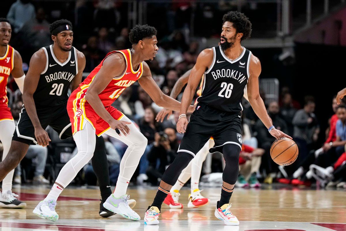 De'Andre Hunter guarding Spencer Dinwiddie