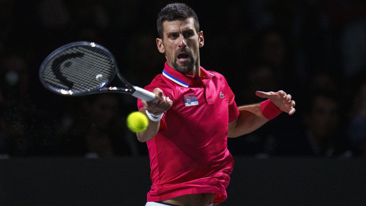 Novak Djokovic returns the ball against Jannik Sinner a Davis Cup semifinal.