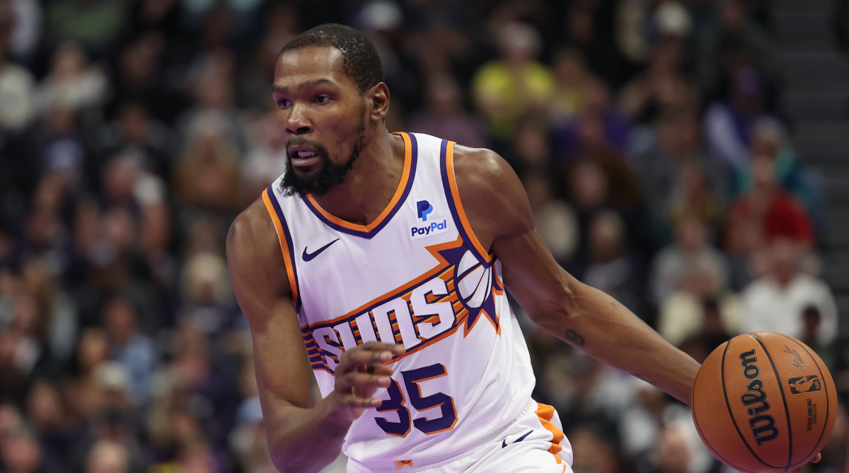 Suns forward Kevin Durant drives with the ball.