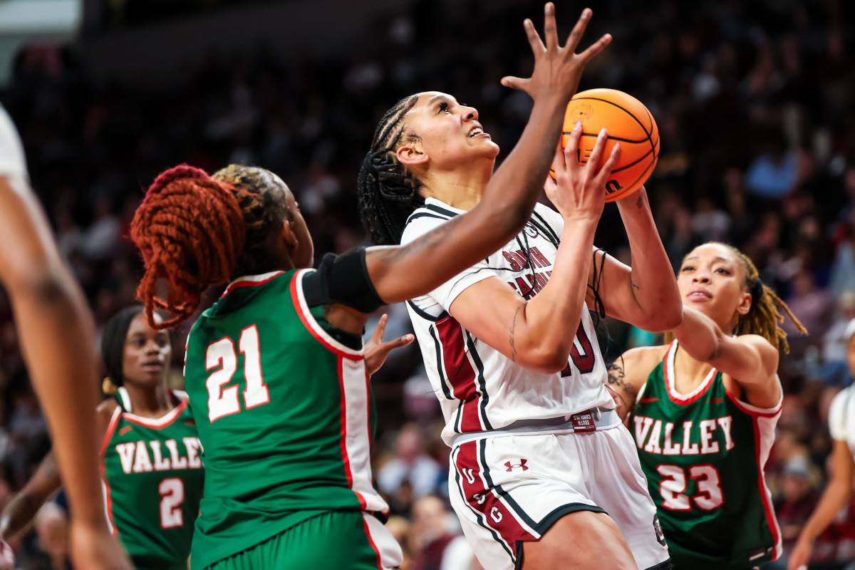 South Carolina Gamecocks center Kamilla Cardoso looks to score in the paint against the Mississippi Valley State Devilettes (24th Nov., 2023)