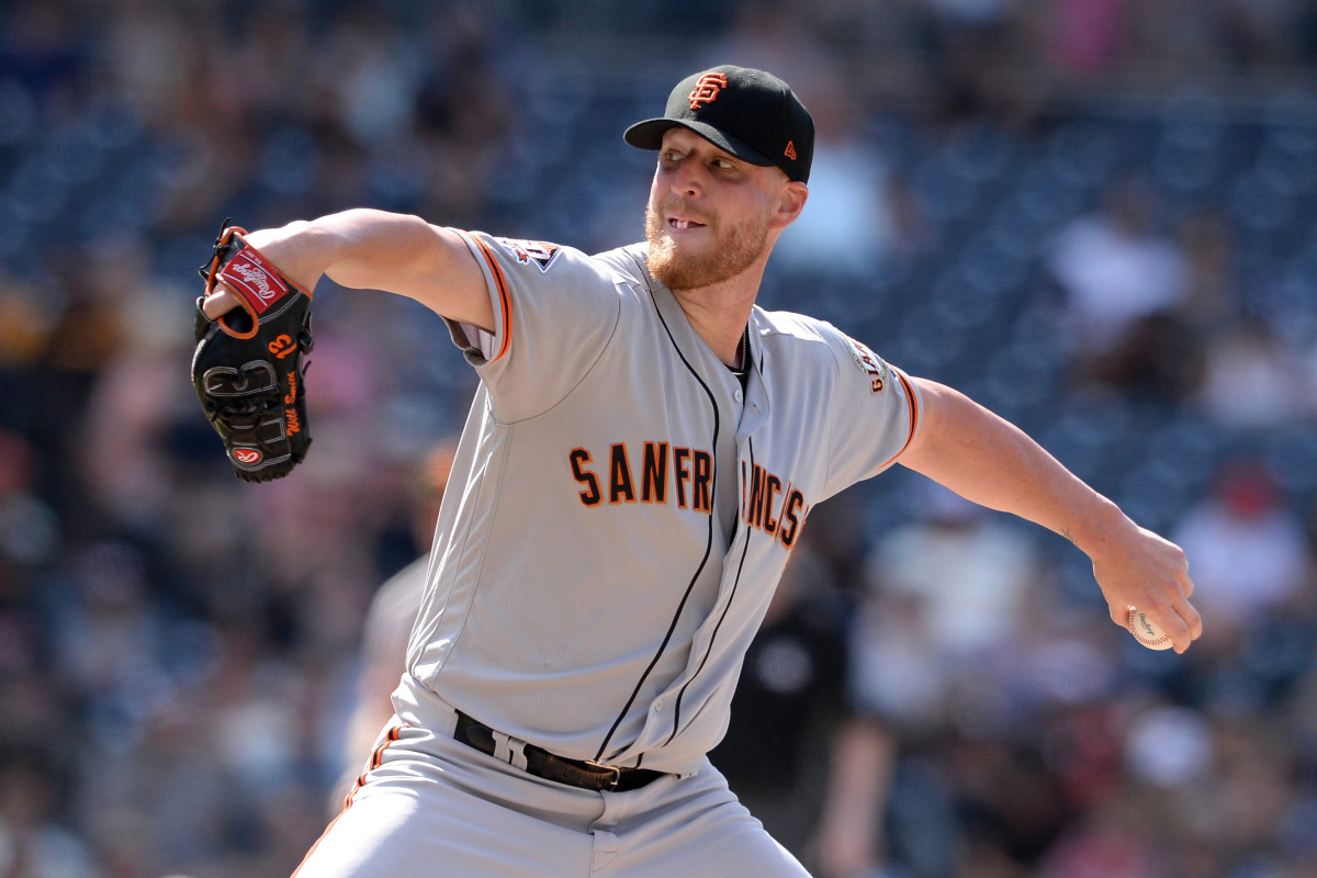 Former SF Giants closer agrees to oneyear contract with Royals