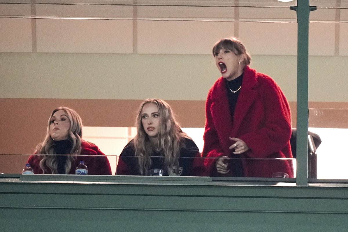 Taylor Swift cheers during the second half of the Kansas City Chiefs-Green Bay Packers game at Lambeau Field.