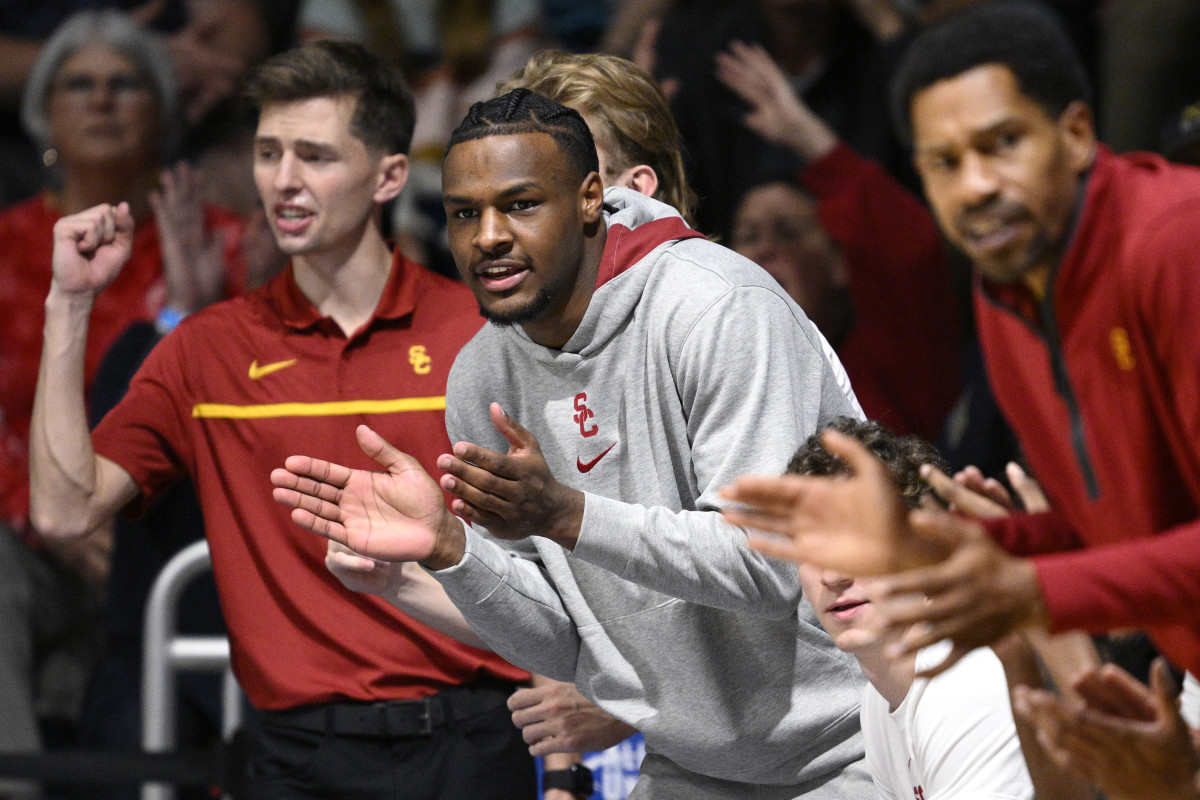 Usc Basketball Watch Bronny James Land Three Pointer In First Points