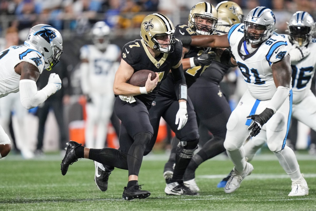 Sep 18, 2023; New Orleans Saints quarterback Taysom Hill (7) runs the ball against the Carolina Panthers. Mandatory Credit: Jim Dedmon-USA TODAY Sports