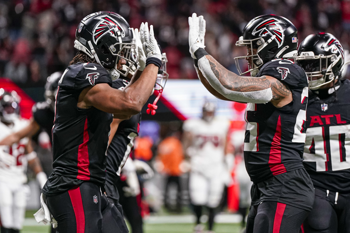 Atlanta Falcons running back Bijan Robinson (7) reacts with running back Tyler Allgeier (25) after running for a touchdown against the Tampa Bay Buccaneers during the second half at Mercedes-Benz Stadium.