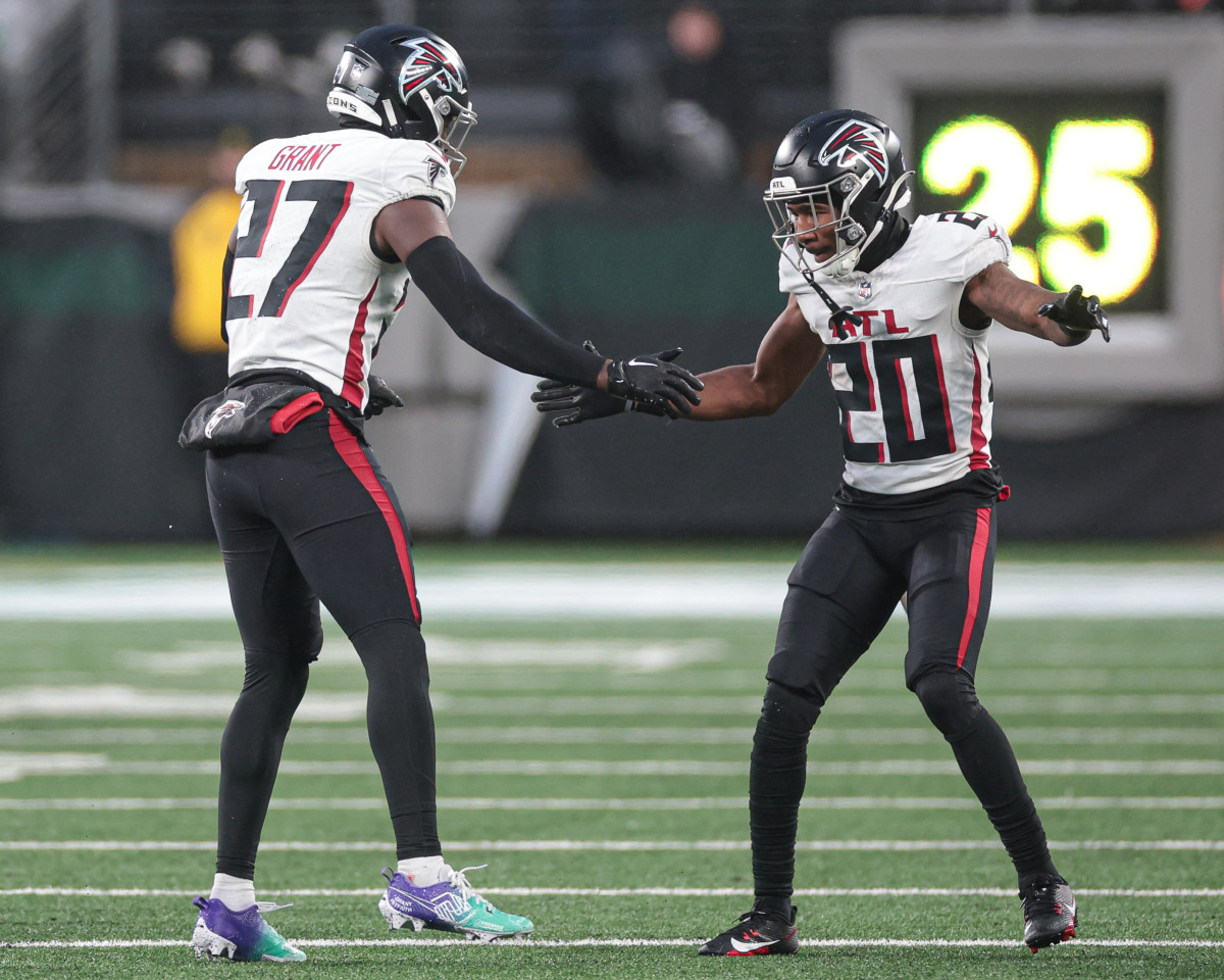 Atlanta Falcons safety Richie Grant (27) celebrates with cornerback Dee Alford (20) after forcing a fumble by New York Jets quarterback Trevor Siemian (not pictured) during the second half at MetLife Stadium.