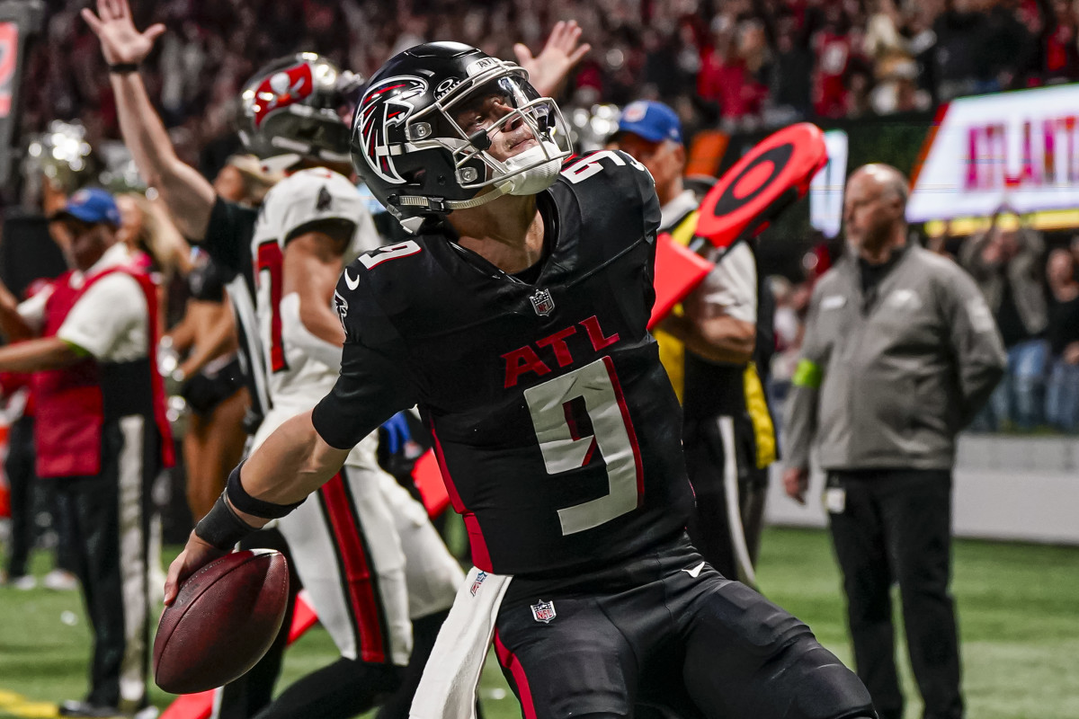 Atlanta Falcons quarterback Desmond Ridder (9) reacts after scoring a touchdown against the Tampa Bay Buccaneers during the second half at Mercedes-Benz Stadium.