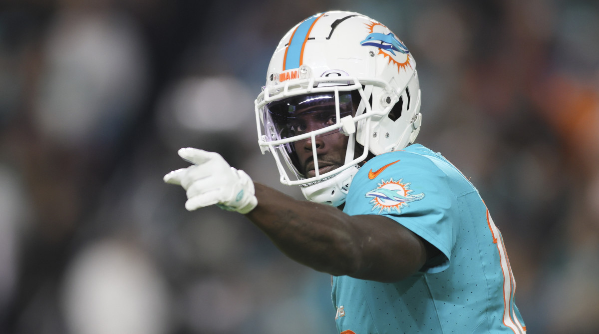Dolphins wide receiver Tyreek Hill points to the sideline