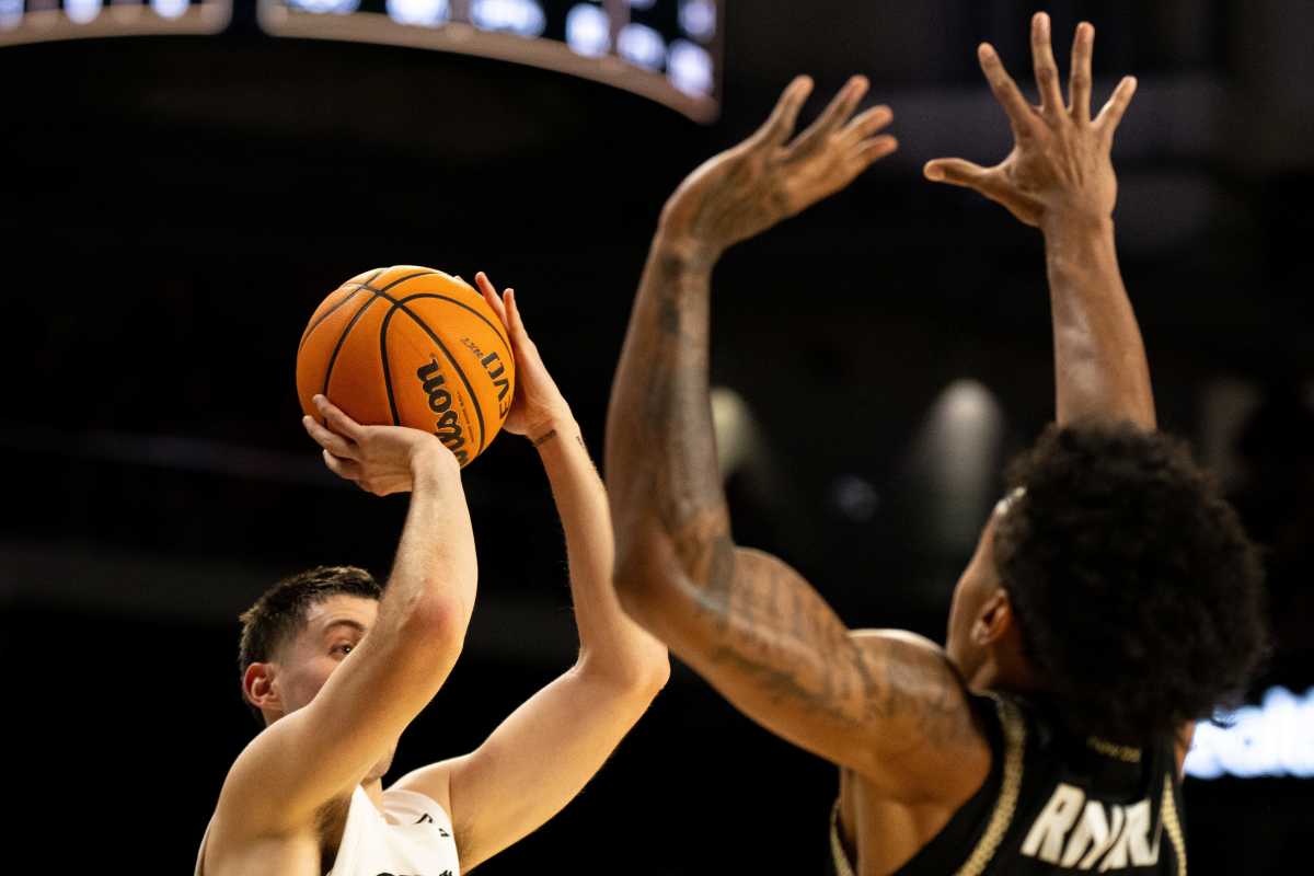 Three Man Weave Cincinnati Men's Basketball Smothers Bryant 8553 Behind Dominant Aziz Bandaogo