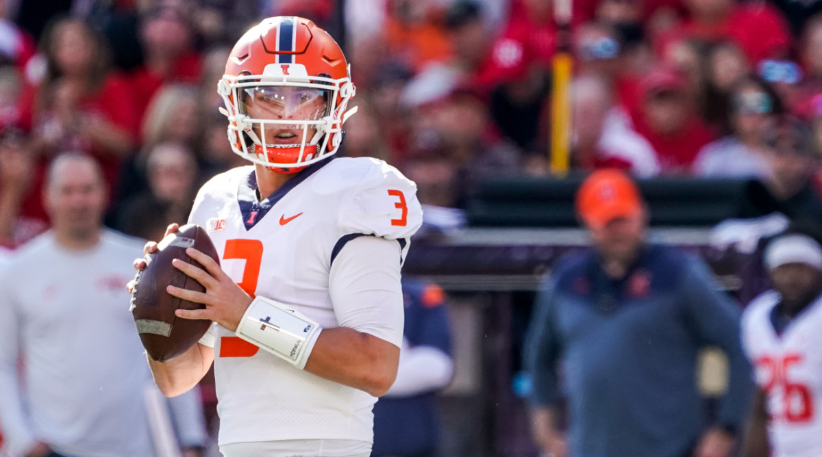 Illinois quarterback Tommy DeVito drops back to pass during a game against Nebraska.