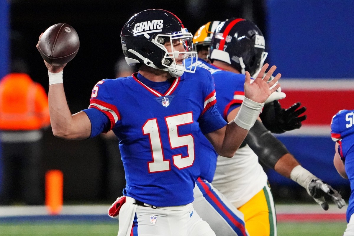 Dec 11, 2023; East Rutherford, New Jersey, USA; New York Giants quarterback Tommy DeVito (15) throws a pass during the second quarter against the Green Bay Packers at MetLife Stadium.