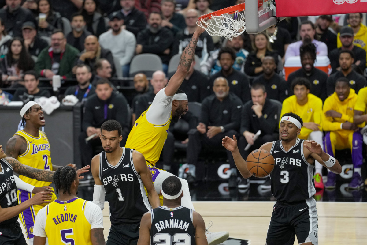 Anthony Davis, Victor Wembanyama Duke It Out As Los Angeles Lakers Survive San  Antonio Spurs' Late Comeback Bid - Sports Illustrated Inside The Spurs,  Analysis and More