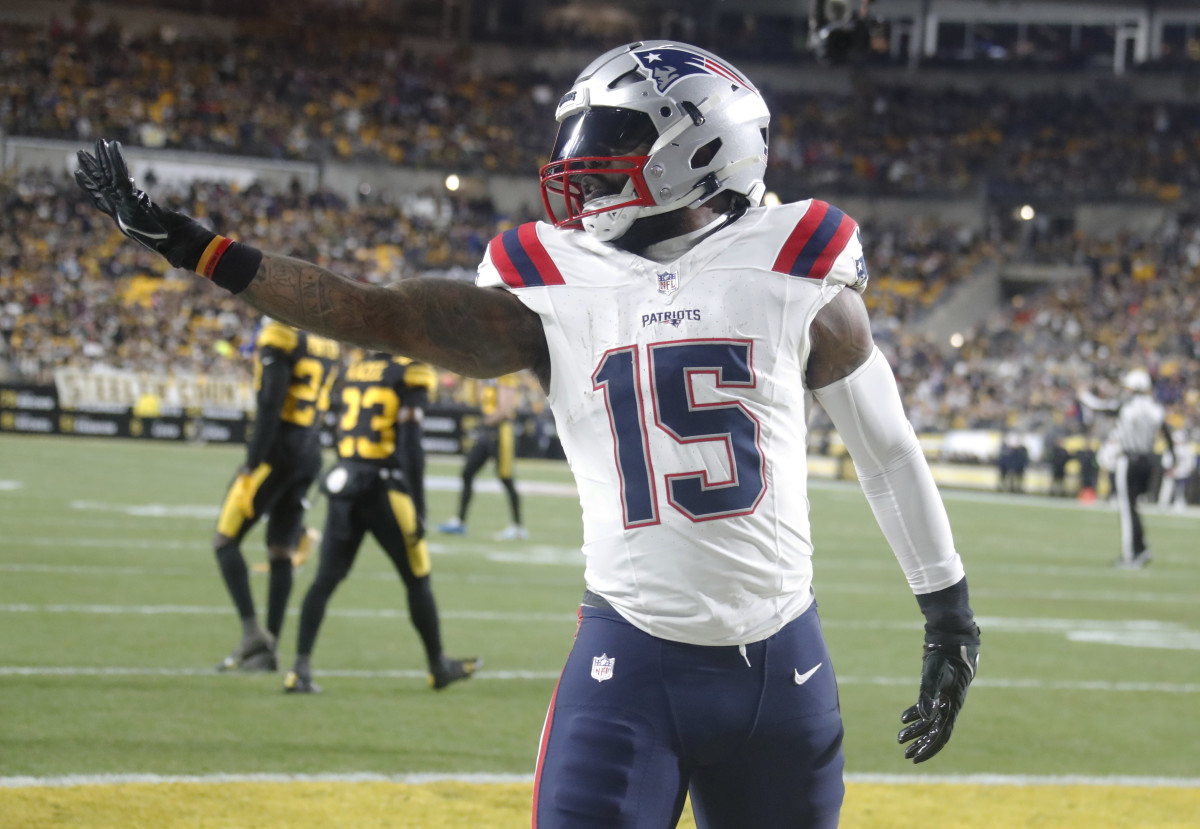 Dec 7, 2023; Pittsburgh, Pennsylvania, USA; New England Patriots running back Ezekiel Elliott (15) celebrates after scoring a touchdown against the Pittsburgh Steelers during the first quarter at Acrisure Stadium. 