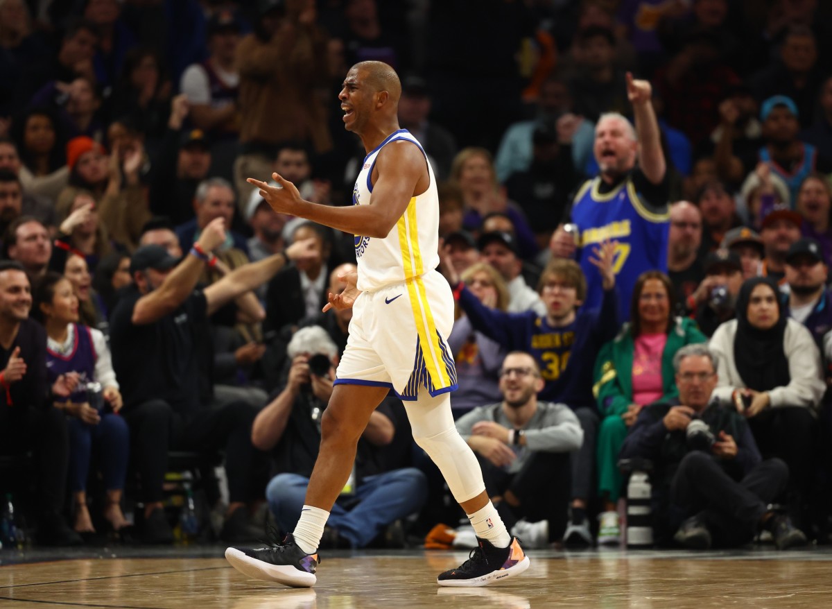 Golden State Warriors guard Chris Paul (3) reacts against the Phoenix Suns at Footprint Center