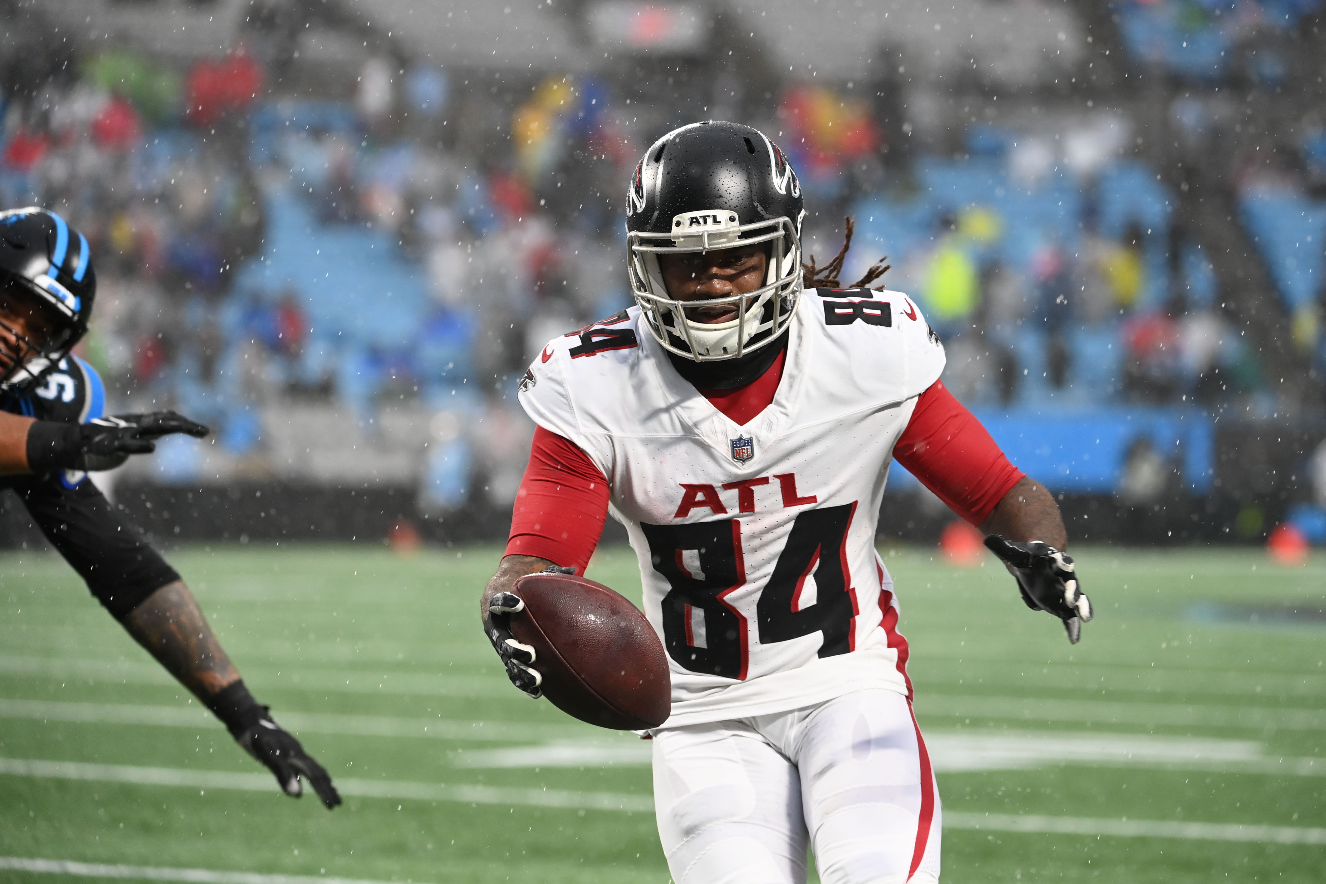Atlanta Falcons running back Cordarrelle Patterson (84) runs for a touchdown in the second quarter at Bank of America Stadium.