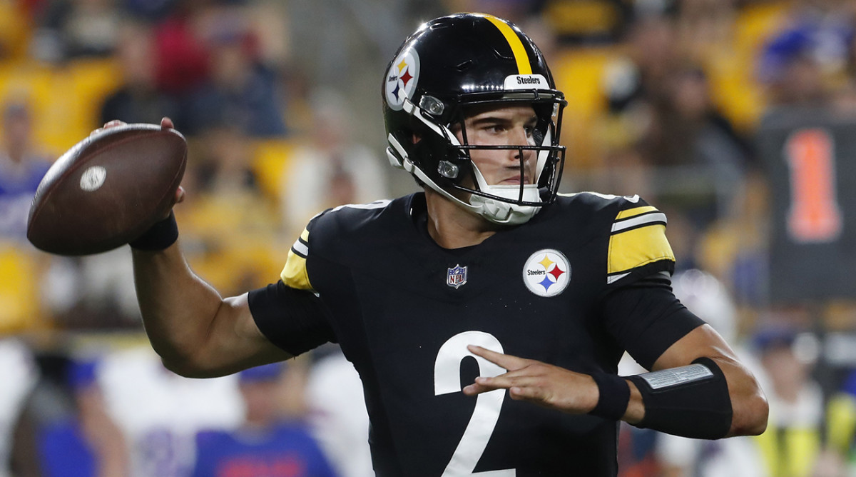 Steelers quarterback Mason Rudolph (2) passes the ball against the Bills during the fourth quarter at Acrisure Stadium. Pittsburgh won 27-15.