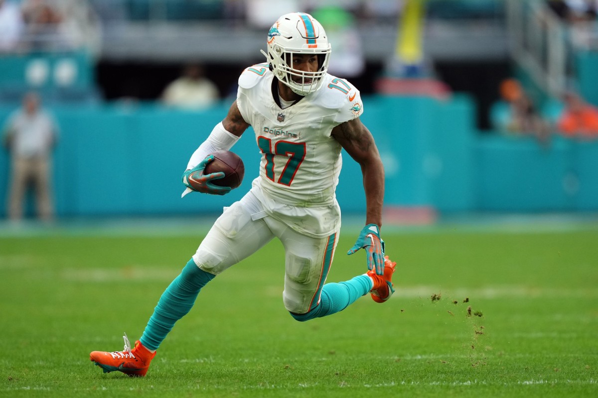 Dolphins receiver Jaylen Waddle had eight catches for 142 yards and a touchdown against the Jets in Week 15.