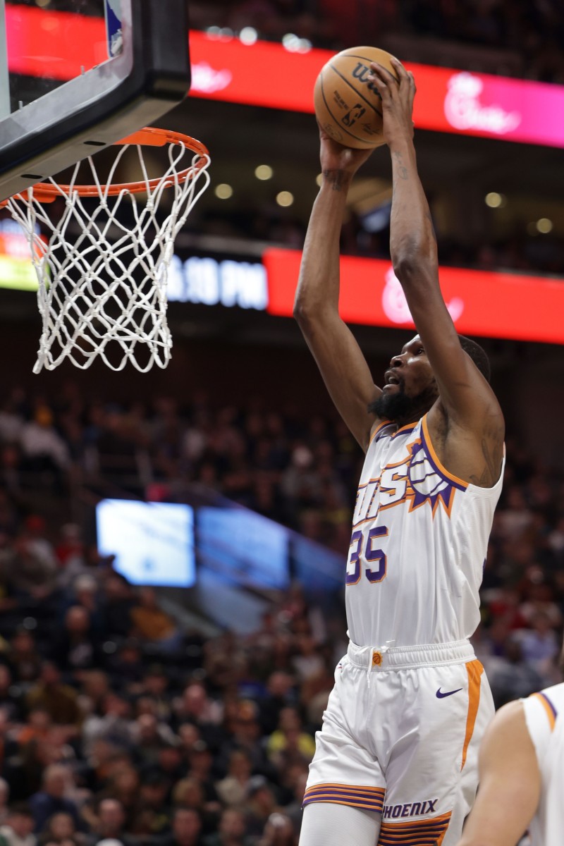 Kevin Durant Throws Down Unbelievable Dunk In WizardsSuns Game