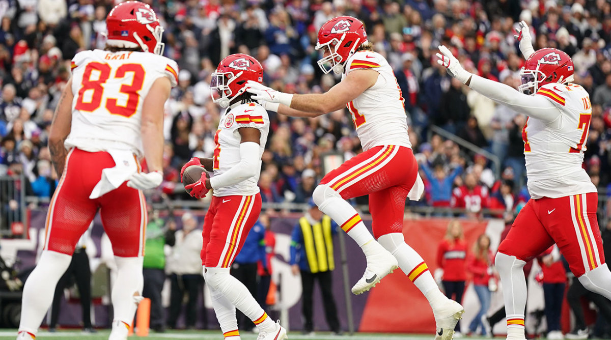 Chiefs players celebrate after a Rashee Rice touchdown