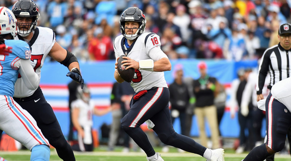 Case Keenum stands in the pocket for the Texans against the Titans