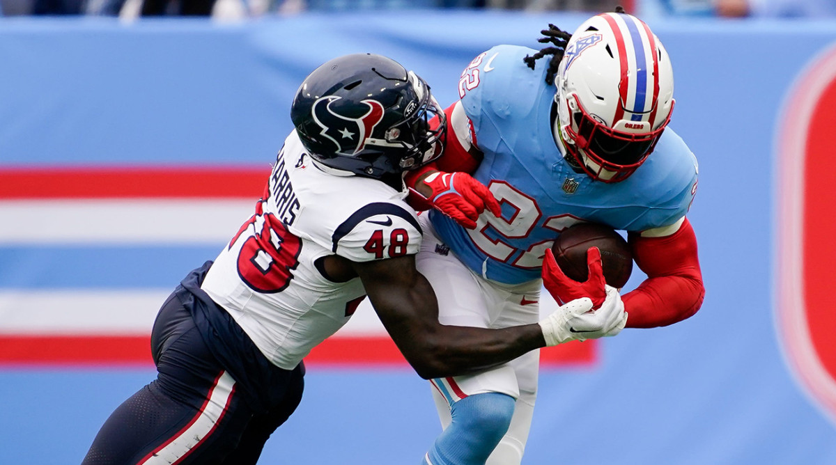 Tennessee Titans RB Derrick Henry carries the ball against the Houston Texans