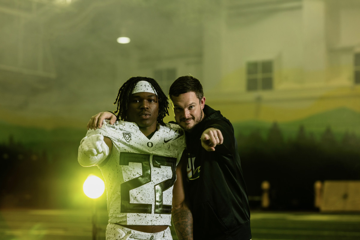 Northwest Missouri State running back Jay Harris poses with Dan Lanning during a visit to Eugene.