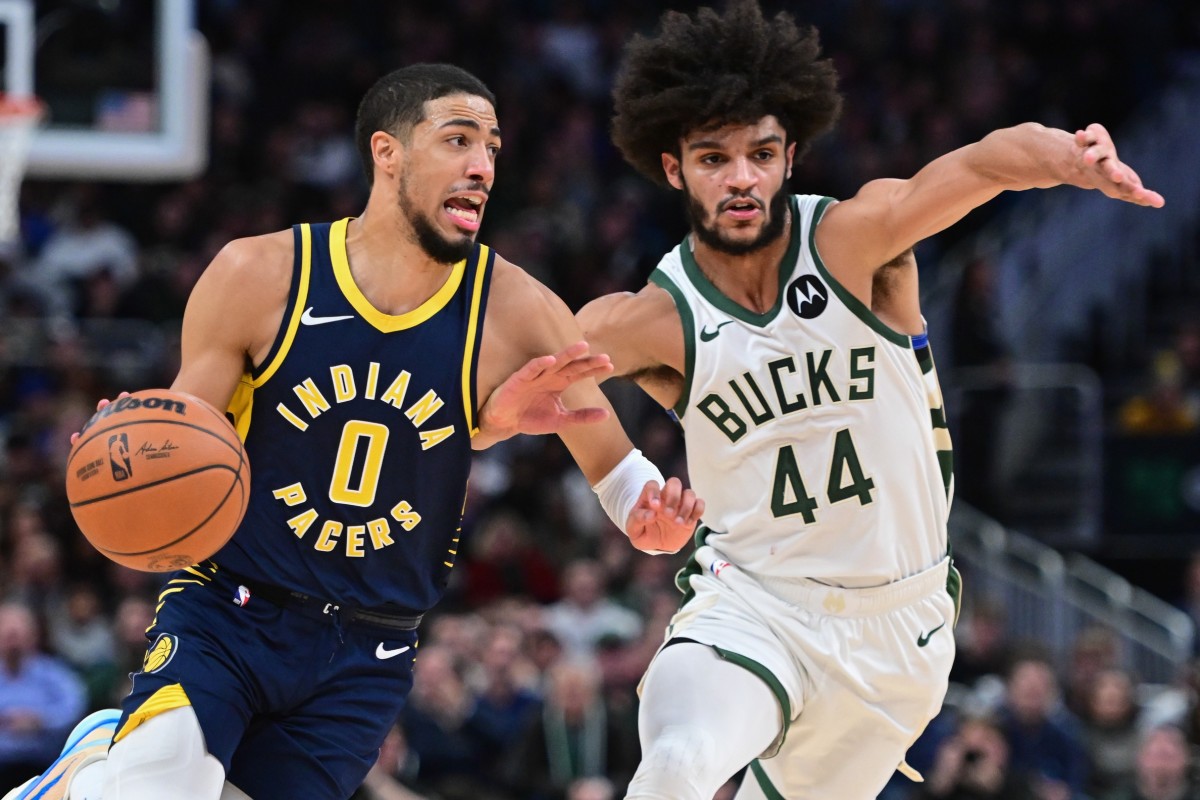 Indiana Pacers guard Tyrese Haliburton (0) drives for the basket against Milwaukee Bucks guard Andre Jackson Jr. (44) i