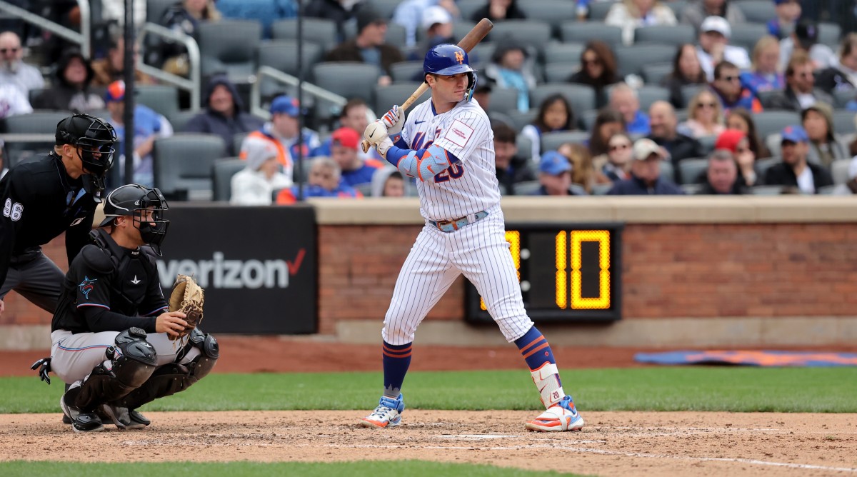 Mets first baseman Pete Alonso (20) awaits a pitch with ten seconds on the pitch clock remaining.