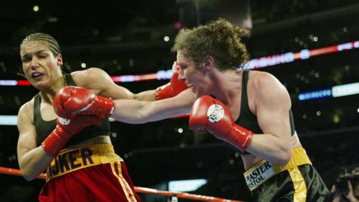 Jane Couch (right) hits Lucia Rijker during their women's light welterweight bout at the Staples Center. Jane Couch will be admitted into the International Boxing Hall of Fame. JED JACOBAOHN/GETTY IMAGES.