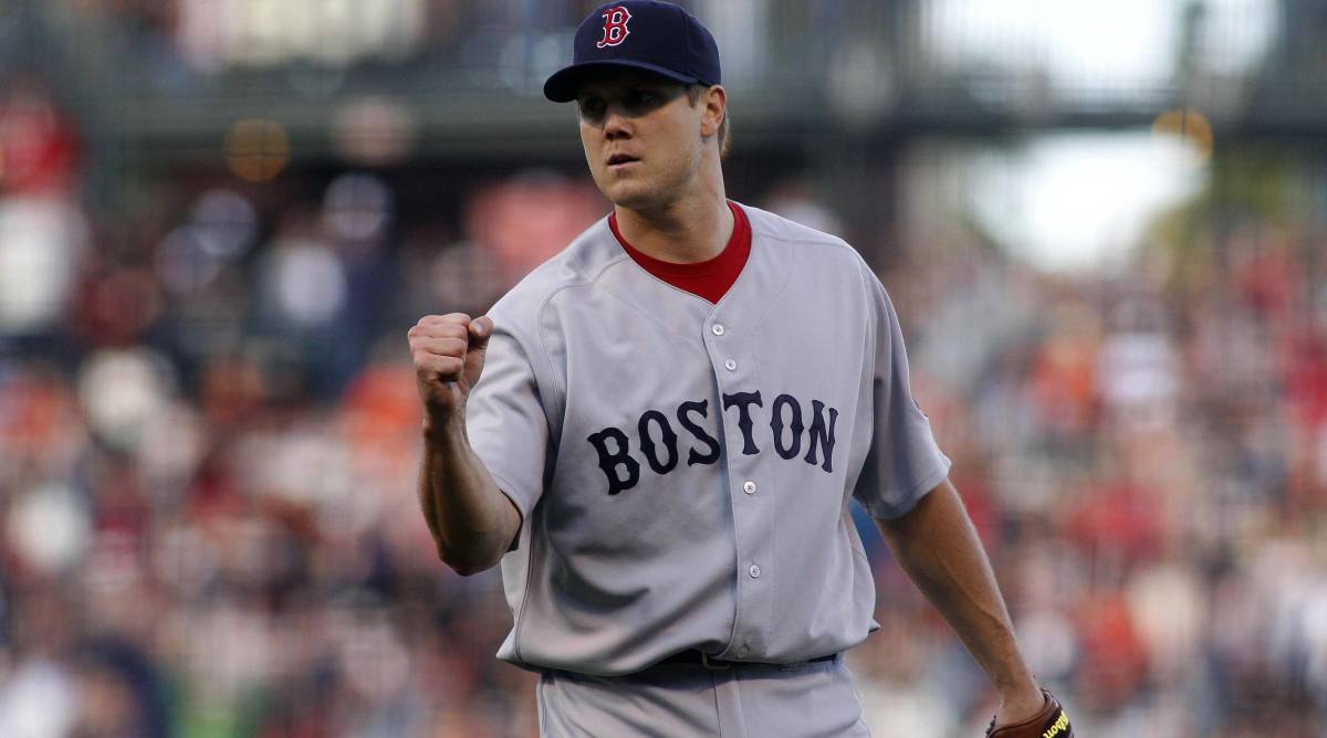 Former Red Sox closer Jonathan Papelbon pumps his fist after finishing a game.