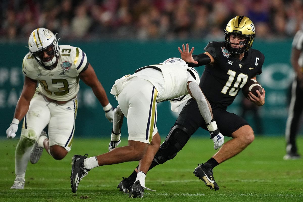 UCF quarterback John Rhys-Plumlee