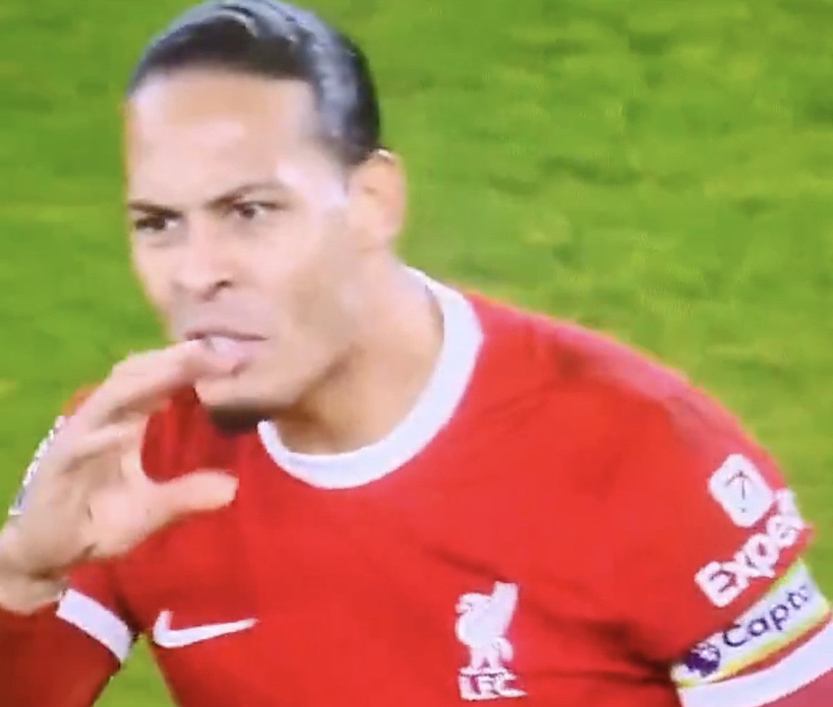 Virgil van Dijk asks referee: “Have you been drinking?” - Futbol on