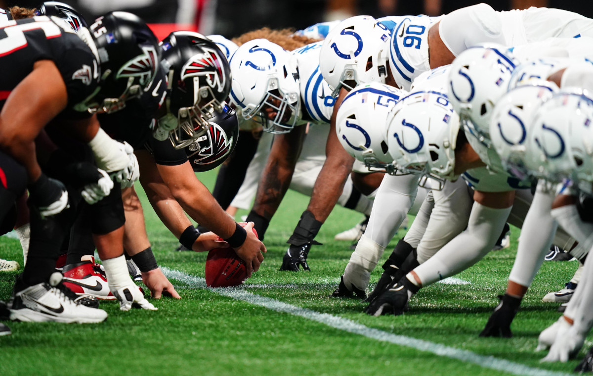 Line of scrimmage between the Atlanta Falcons and the Indianapolis Colts during the first half at Mercedes-Benz Stadium.