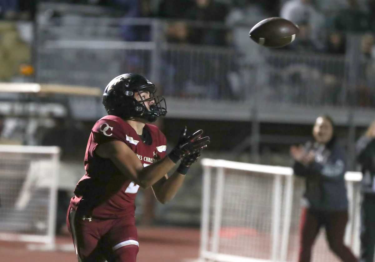  Oaks Christian's Chase Farrell makes a touchdown catch during the fourth quarter of the Lions' 13-10 win over St. Bonaventure in the Marmonte League title game on Friday, Oct. 27, 2023, at Oak Christian's Thorson Stadium.