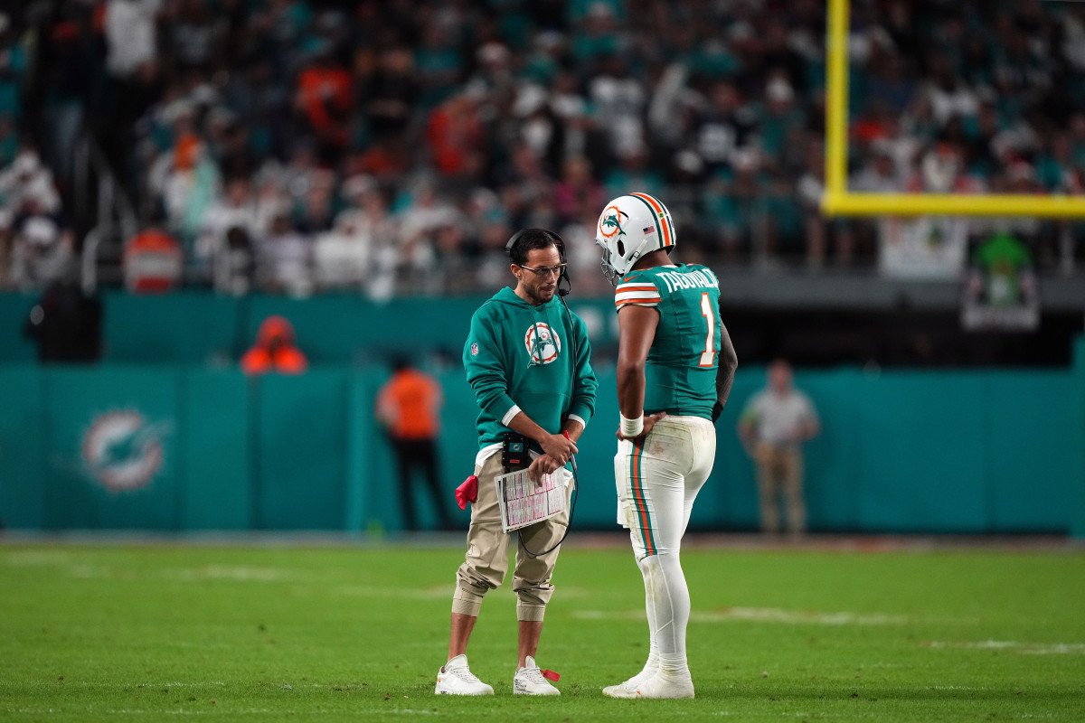 Miami Dolphins head coach Mike McDaniel talks with quarterback Tua Tagovailoa during a timeout in the second half against the Dallas Cowboys at Hard Rock Stadium.
