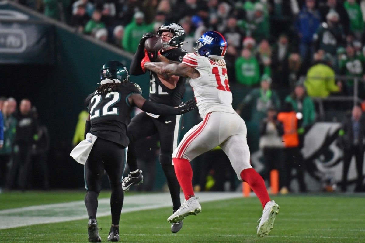 Reed Blankenship breaks up a pass during the Philadelphia Eagles' 33-25 win over the New York Giants in Week 16.