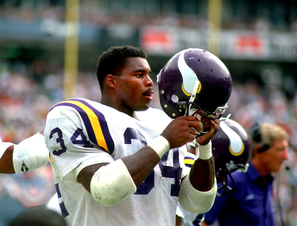 The Vikings trade five players and eight draft picks to the Cowboys for Herschel Walker.