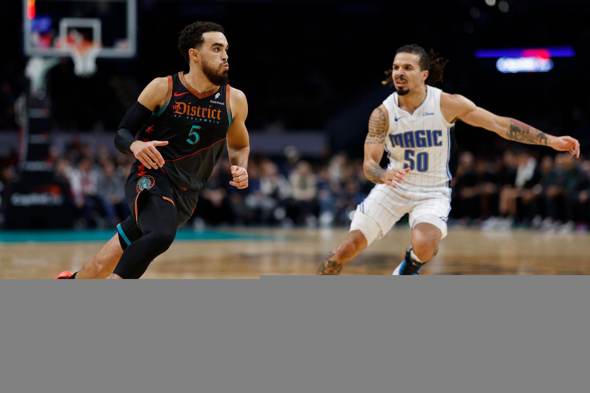 Orlando's Cole Anthony (50) keeps up with Washington's Tyus Jones (5).
