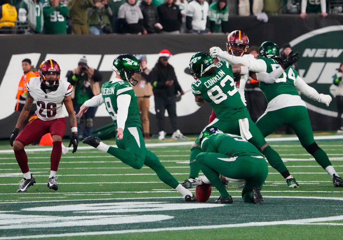 Jets' Greg Zuerlein winds up for the 54-yard game-winning field goal vs. Washington
