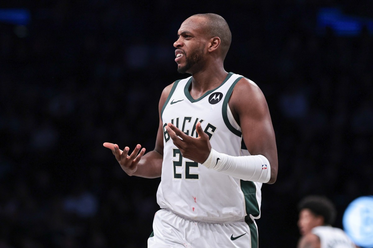 Milwaukee Bucks forward Khris Middleton (22) reacts during the first half against the Brooklyn Nets 
